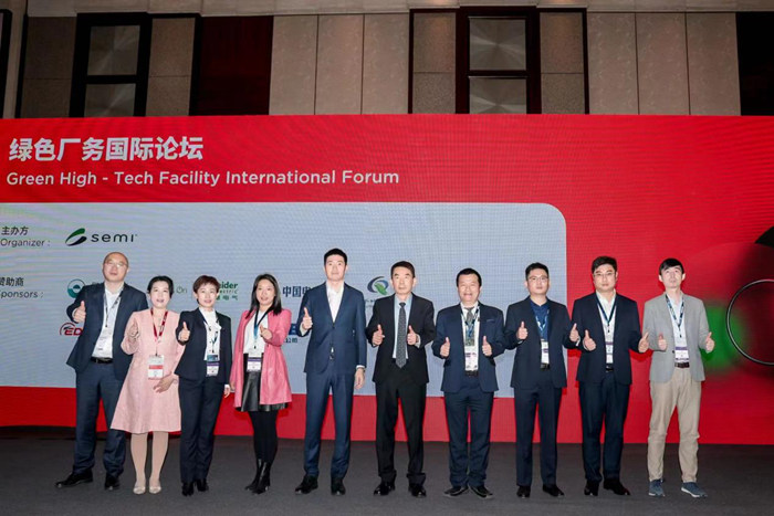 深圳市億天凈化技術有限公司總經理夏群艷(左四)